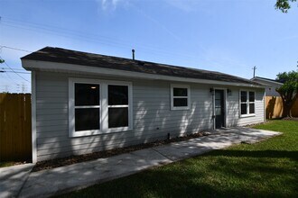 10946 Fullerton Dr in Houston, TX - Building Photo - Building Photo