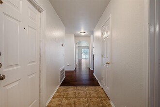 105 Pentire Way in Hutto, TX - Building Photo - Building Photo