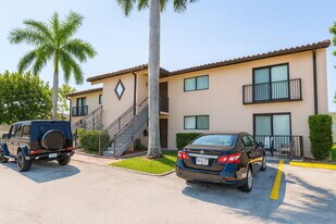 189 SE 5th Ave in Hallandale Beach, FL - Building Photo