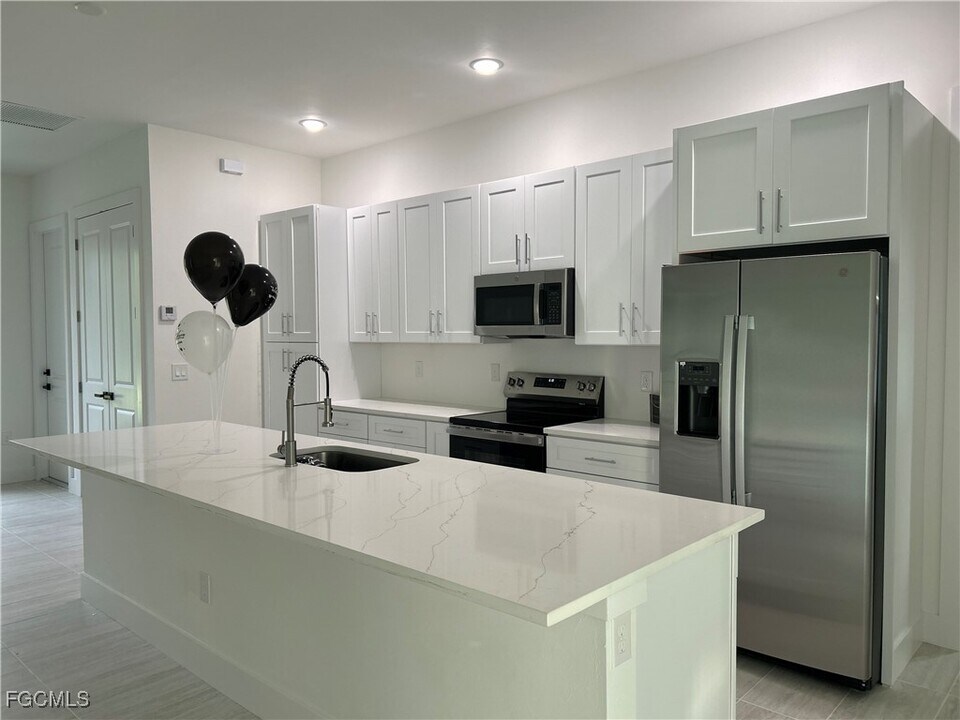 3420 28th St W in Lehigh Acres, FL - Building Photo