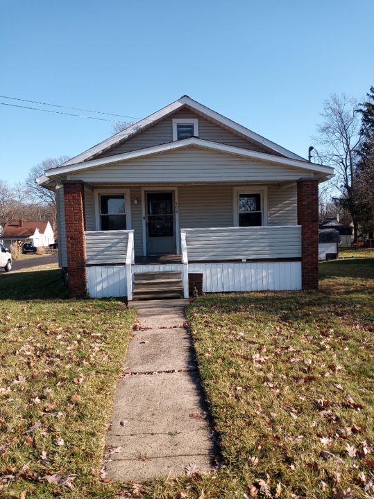 504 26th St SE in Massillon, OH - Building Photo