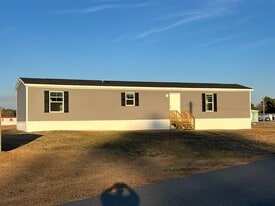 16800 Jessica Rd in Laurinburg, NC - Building Photo
