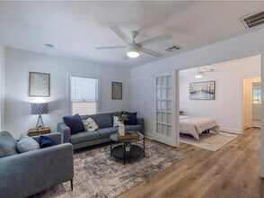 906 Capitol Ct in Austin, TX - Building Photo - Building Photo