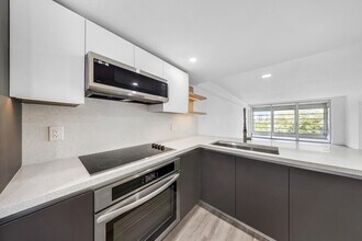 3151 S Palm Aire Dr in Pompano Beach, FL - Building Photo - Building Photo