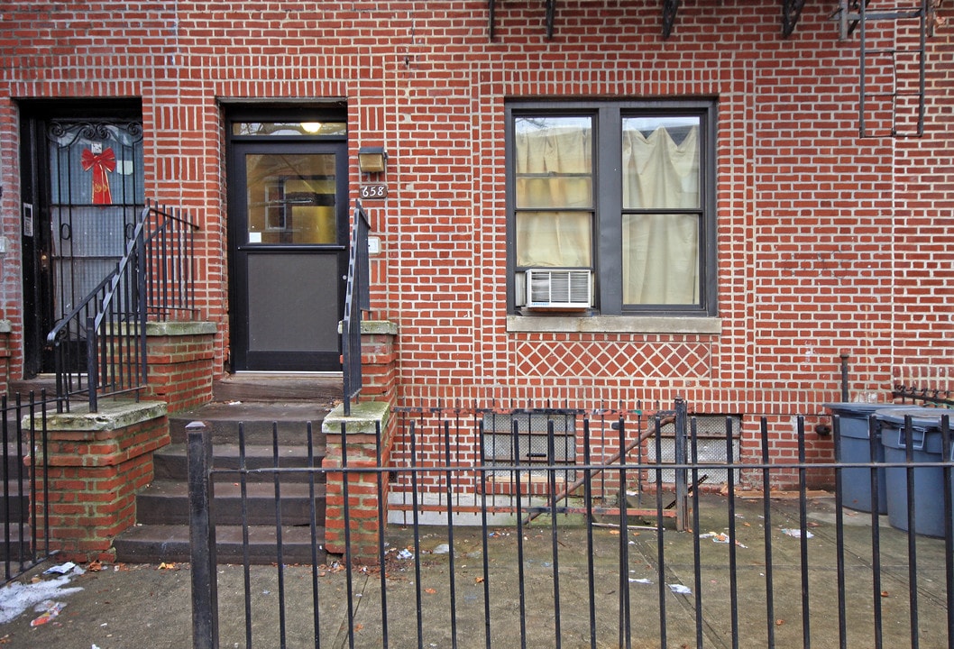 658 46th St in Brooklyn, NY - Building Photo