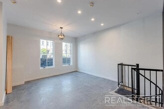 Rutland Road in Brooklyn, NY - Foto de edificio - Building Photo