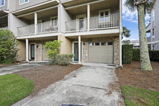 321 Ceasar Pl in Hilton Head Island, SC - Building Photo - Building Photo