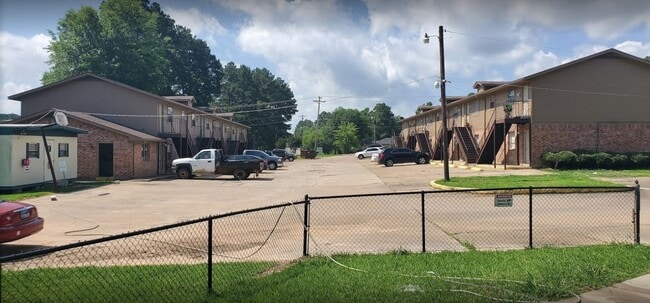 Driftwood Apartments in Carthage, TX - Building Photo - Building Photo