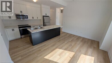 71 Great Fls Blvd in Hamilton, ON - Building Photo - Building Photo