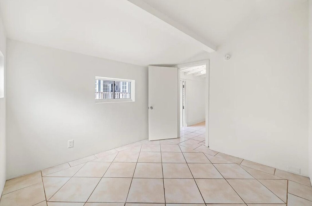 611 Del La Guerra St W in Santa Barbara, CA - Building Photo