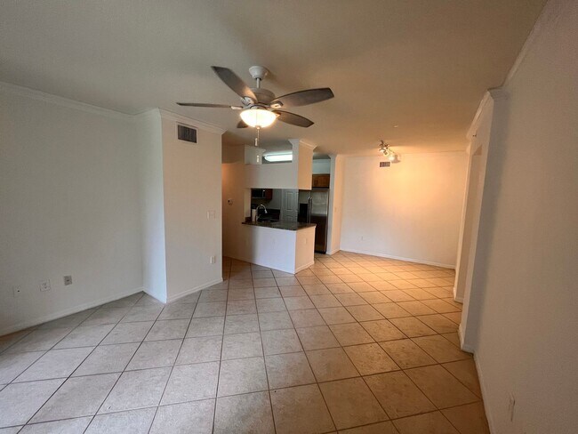 6529 Emerald Dunes Dr-Unit -208 in West Palm Beach, FL - Building Photo - Building Photo