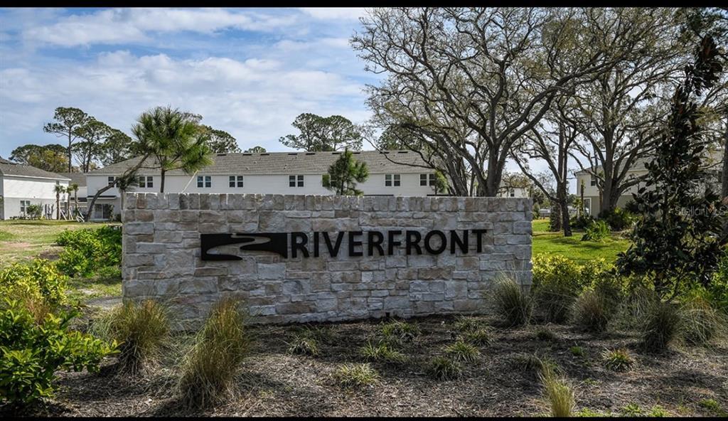 172 Riverfront Wy in Edgewater, FL - Building Photo
