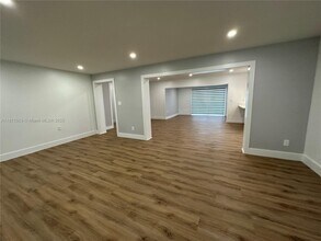6080 SW 16th St in Miami, FL - Building Photo - Building Photo