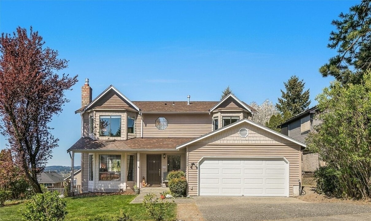 12424 NE 169th St in Woodinville, WA - Building Photo