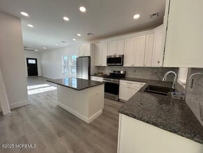 45 Salem Pl in Cliffwood, NJ - Building Photo - Building Photo