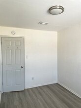 8337 Clifford St in White Settlement, TX - Foto de edificio - Building Photo