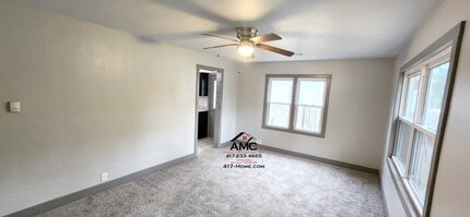 304 E Cofield St in Aurora, MO - Building Photo - Building Photo