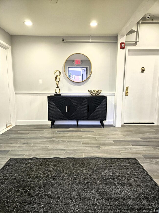 93 Hempstead Ave in Lynbrook, NY - Building Photo - Building Photo