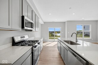 17451 Ebling Trl in Westfield, IN - Foto de edificio - Building Photo