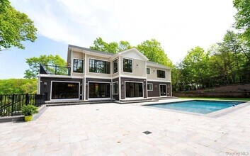 156 Sugar Toms Ln in East Norwich, NY - Building Photo - Building Photo