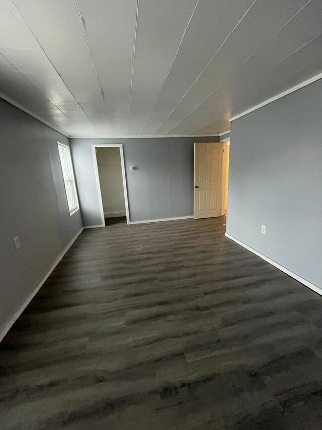 9 Lake Ave, Unit 2nd floor front in Binghamton, NY - Foto de edificio - Building Photo