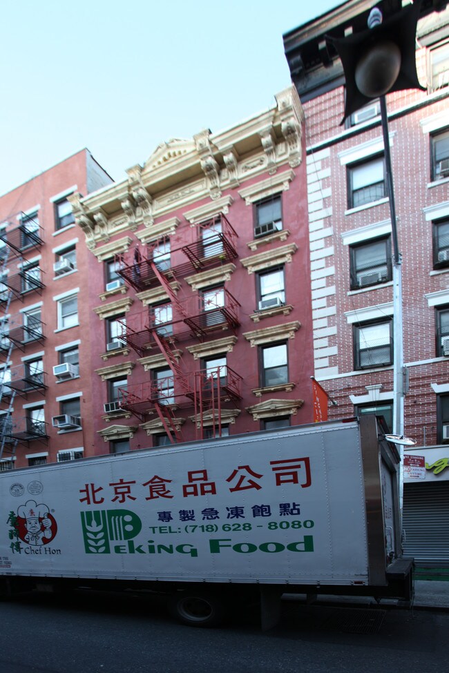 67 Mott St in New York, NY - Building Photo - Building Photo