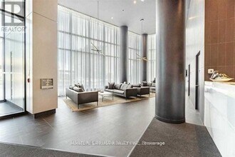 3900 Confederation Pkwy in Mississauga, ON - Building Photo - Building Photo