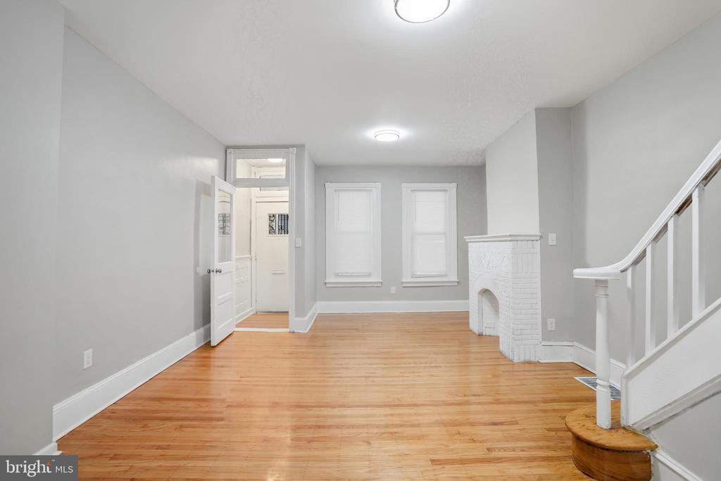 5909 Arch St in Philadelphia, PA - Building Photo