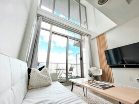255 Bay St, Unit Bowery in Ottawa, ON - Building Photo