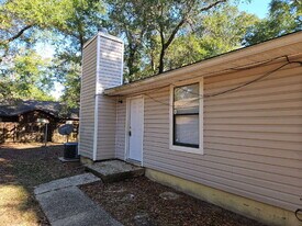 410 Deborah Ln in Pensacola, FL - Building Photo