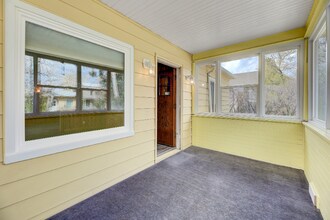 1011 11th Ave in Helena, MT - Foto de edificio - Building Photo