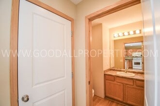 4306 152nd Pl in Urbandale, IA - Building Photo - Building Photo