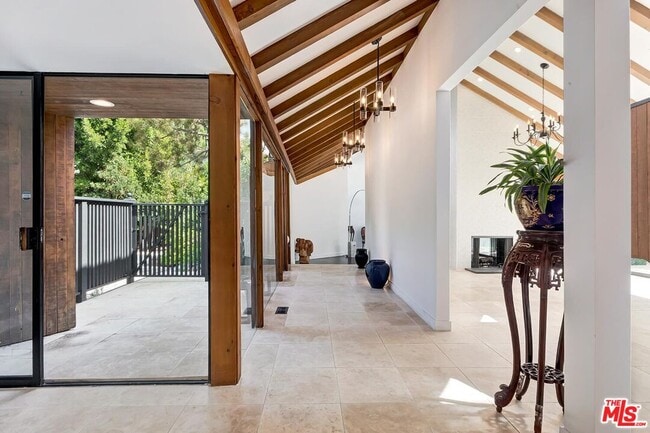 515 N Roxbury Dr in Beverly Hills, CA - Building Photo - Building Photo