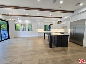18026 Valley Vista Blvd in Los Angeles, CA - Building Photo - Building Photo