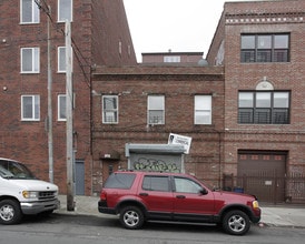 212 Evergreen Ave in Brooklyn, NY - Building Photo - Building Photo