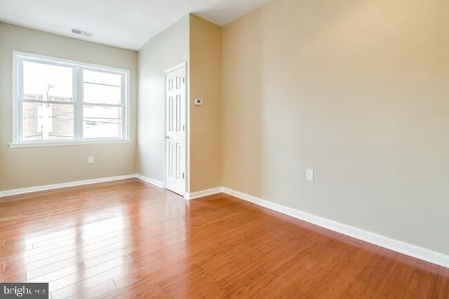 2501 Carpenter St, Unit 2 in Philadelphia, PA - Building Photo - Building Photo