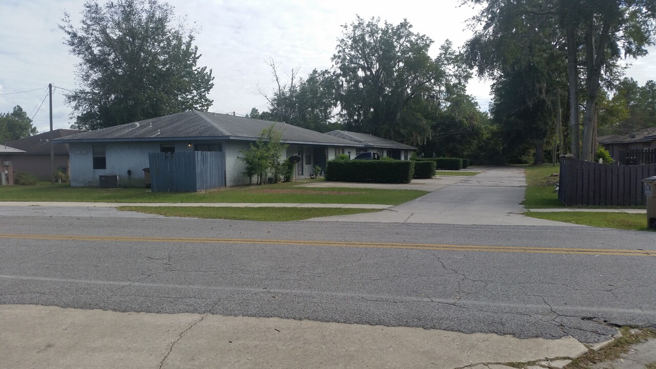 3764 NW Huntsboro St, Unit 102 in Lake City, FL - Building Photo