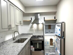 2629 N Hampden Ct in Chicago, IL - Building Photo - Building Photo