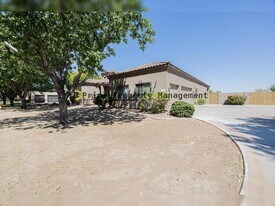 2902 E Gary Way in Phoenix, AZ - Building Photo