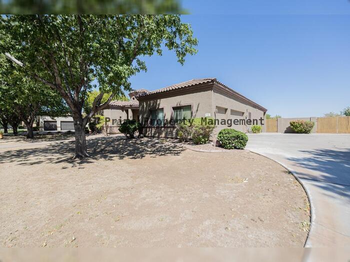 2902 E Gary Way in Phoenix, AZ - Building Photo