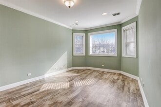 4966 N Spaulding Ave, Unit #G in Chicago, IL - Foto de edificio - Building Photo