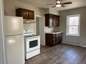 445 Main St, Unit B in Akron, PA - Building Photo