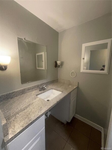 1622 Alton St, Unit 104 in Aurora, CO - Foto de edificio - Building Photo