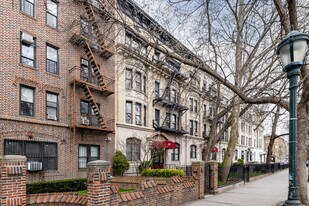 767 Eastern Pky in Brooklyn, NY - Building Photo