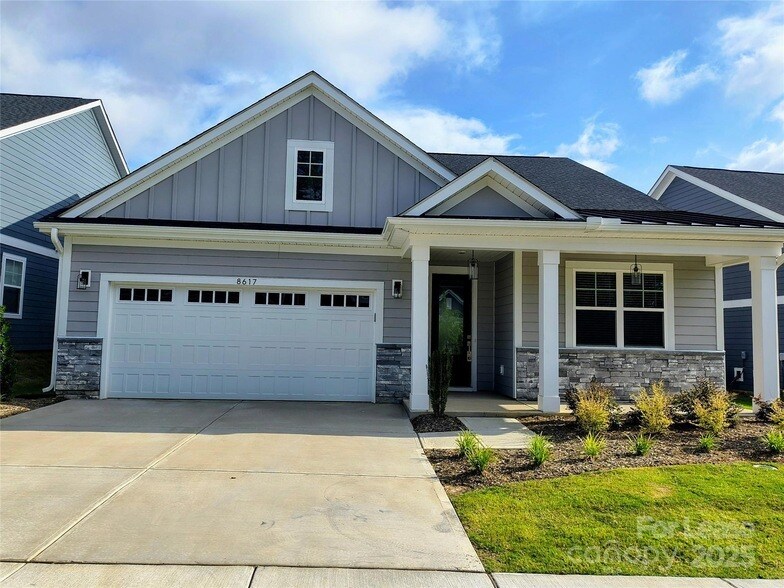8629 Chagrin Dr in Cornelius, NC - Building Photo