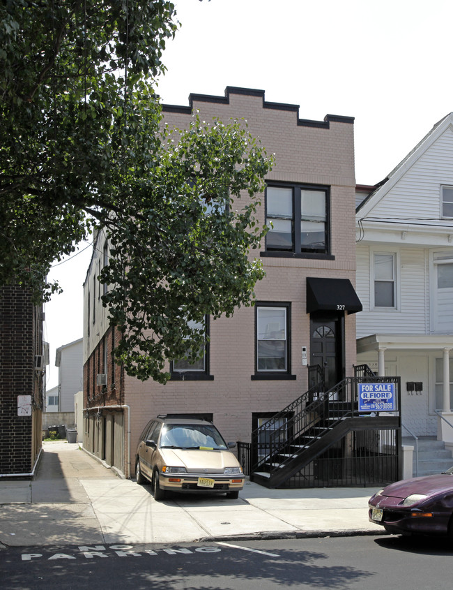 327 Danforth Ave in Jersey City, NJ - Building Photo - Building Photo