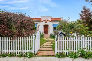 4260 McConnell Blvd in Los Angeles, CA - Building Photo