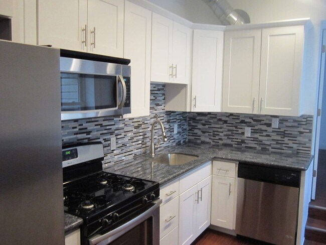 2528 Carey Wy-Unit -#1 in Pittsburgh, PA - Building Photo - Building Photo