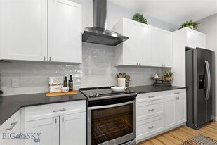 2221 Willow Dr, Unit 136 in Livingston, MT - Building Photo