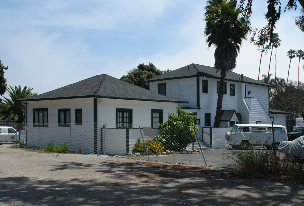 302 W Montecito St in Santa Barbara, CA - Foto de edificio